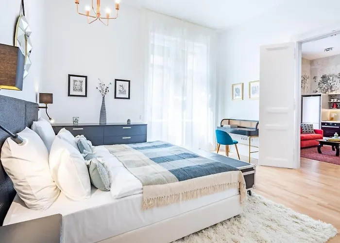 Boutique Luxury - & Quiet